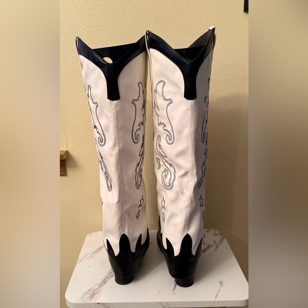 NWOB Azalea Wang Modatope Vegan Leather Fold Over Boots, Black, White, Size 10 - Picture 3 of 15